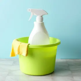 Como limpar um balde de plástico, métodos fáceis para remover manchas amarelas, sujeira e marcas de água salgada em casa