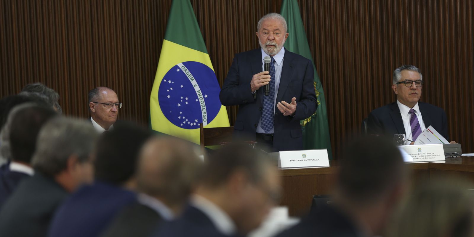 “Vamos ter que discutir”, diz Lula a governadores