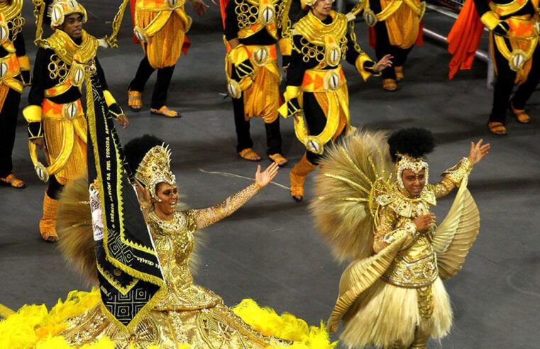 Conheça os enredos das escolas de samba de SP que desfilam hoje