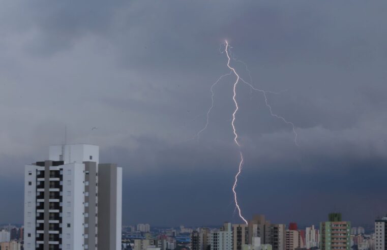 Defesa Civil alerta para chuvas intensas em SP no carnaval