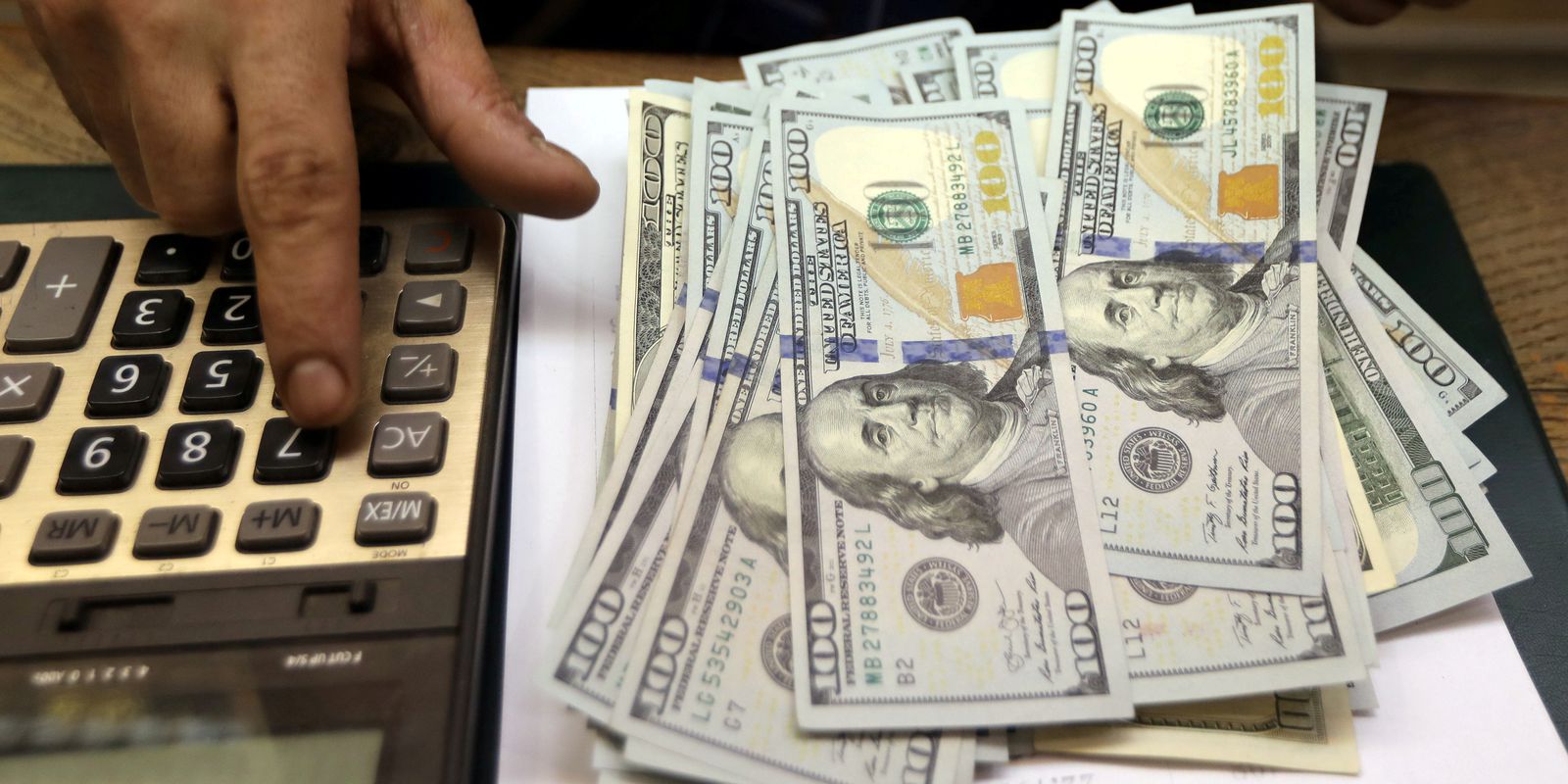 Dólar encosta em R$ 5,17 após fim do feriado de carnaval