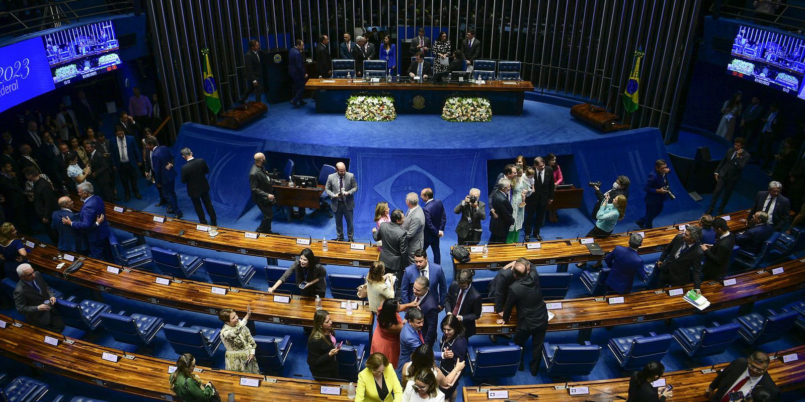 Suplentes assumem vagas deixadas por ministros do governo Lula
