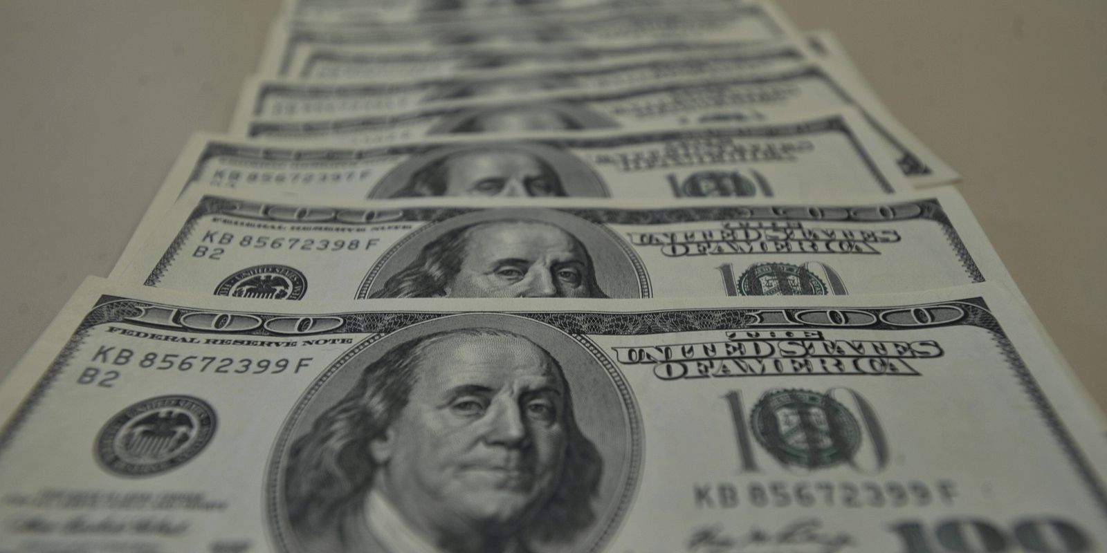 Dólar encosta em R$ 5,20 com inflação nos EUA