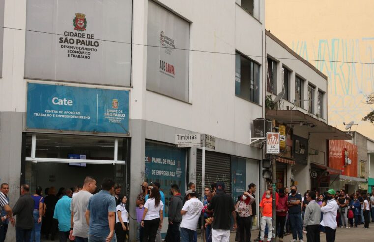 Indicador de tendências do mercado de trabalho cai em janeiro, diz FGV