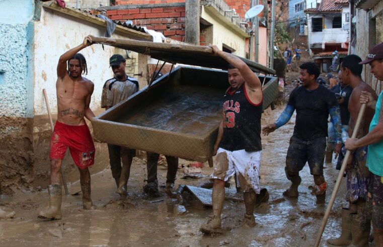 Moradias em Bertioga poderão abrigar famílias da tragédia, diz Alckmin