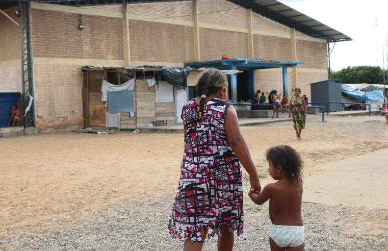 Comunidade warao enfrenta dificuldade em abrigo improvisado em Roraima