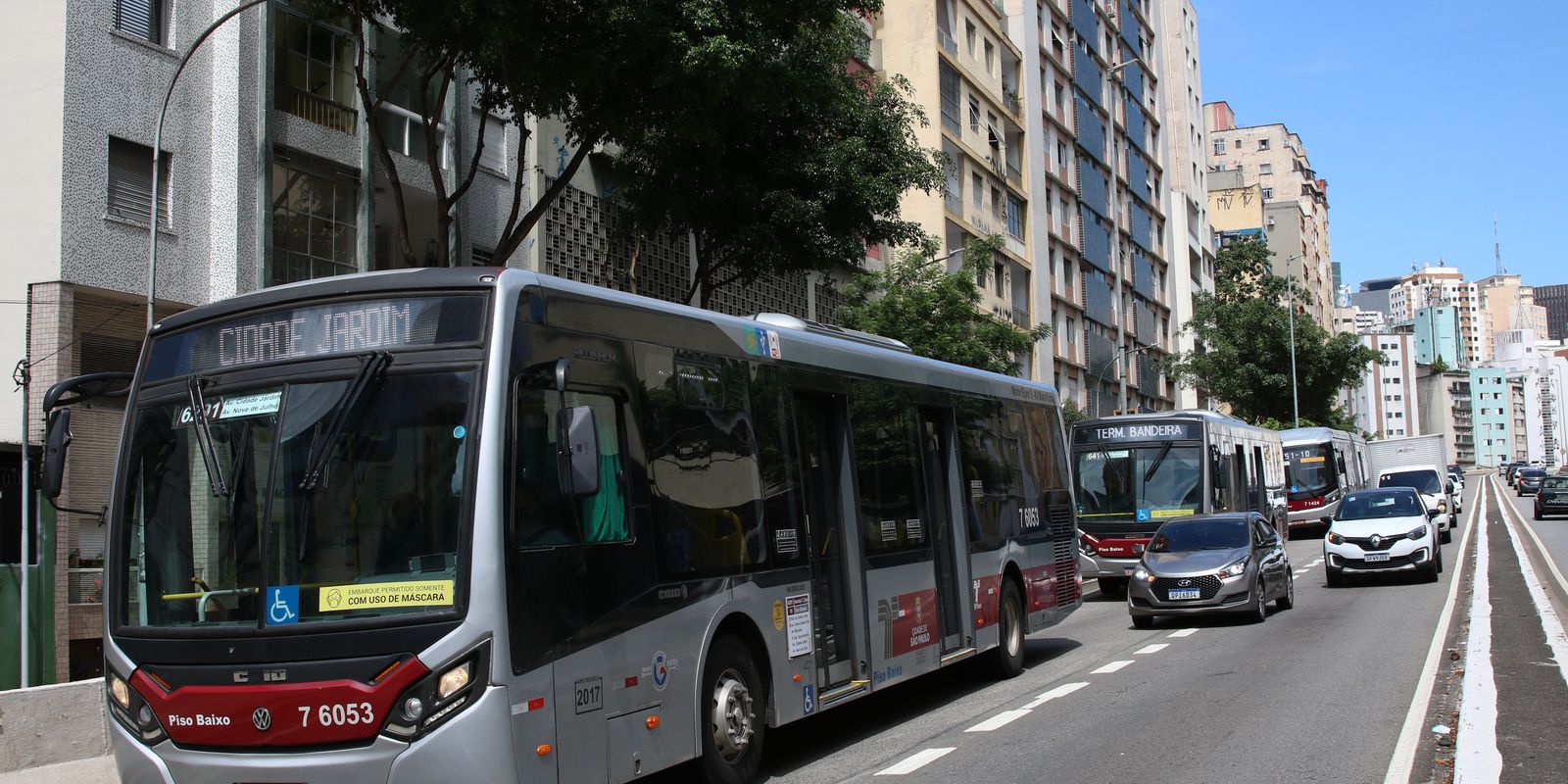 São Paulo: idosos usam Bilhete Único para acesso gratuito a ônibus