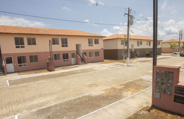 Após anos de espera, conjuntos habitacionais são entregues na Bahia