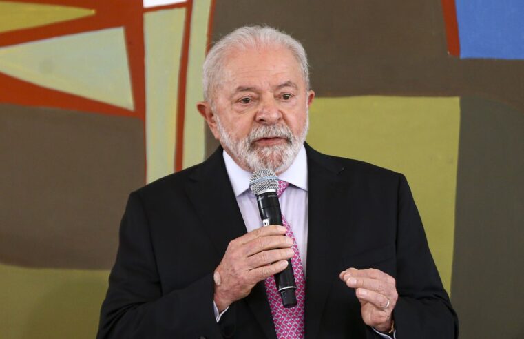 Lula diz que democracia é o patrimônio mais precioso da população