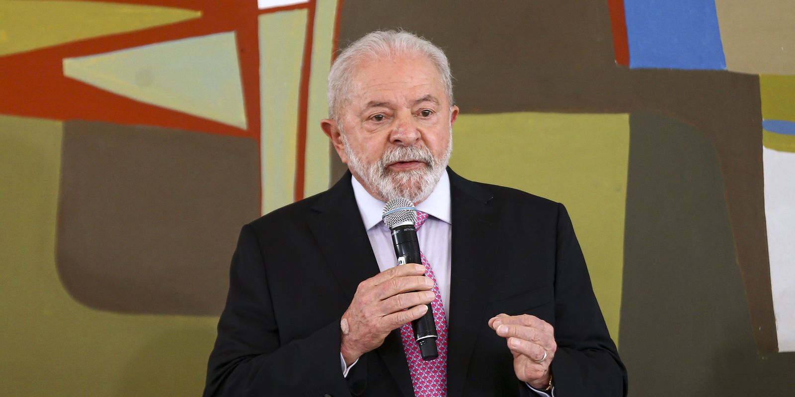 Lula diz que democracia é o patrimônio mais precioso da população